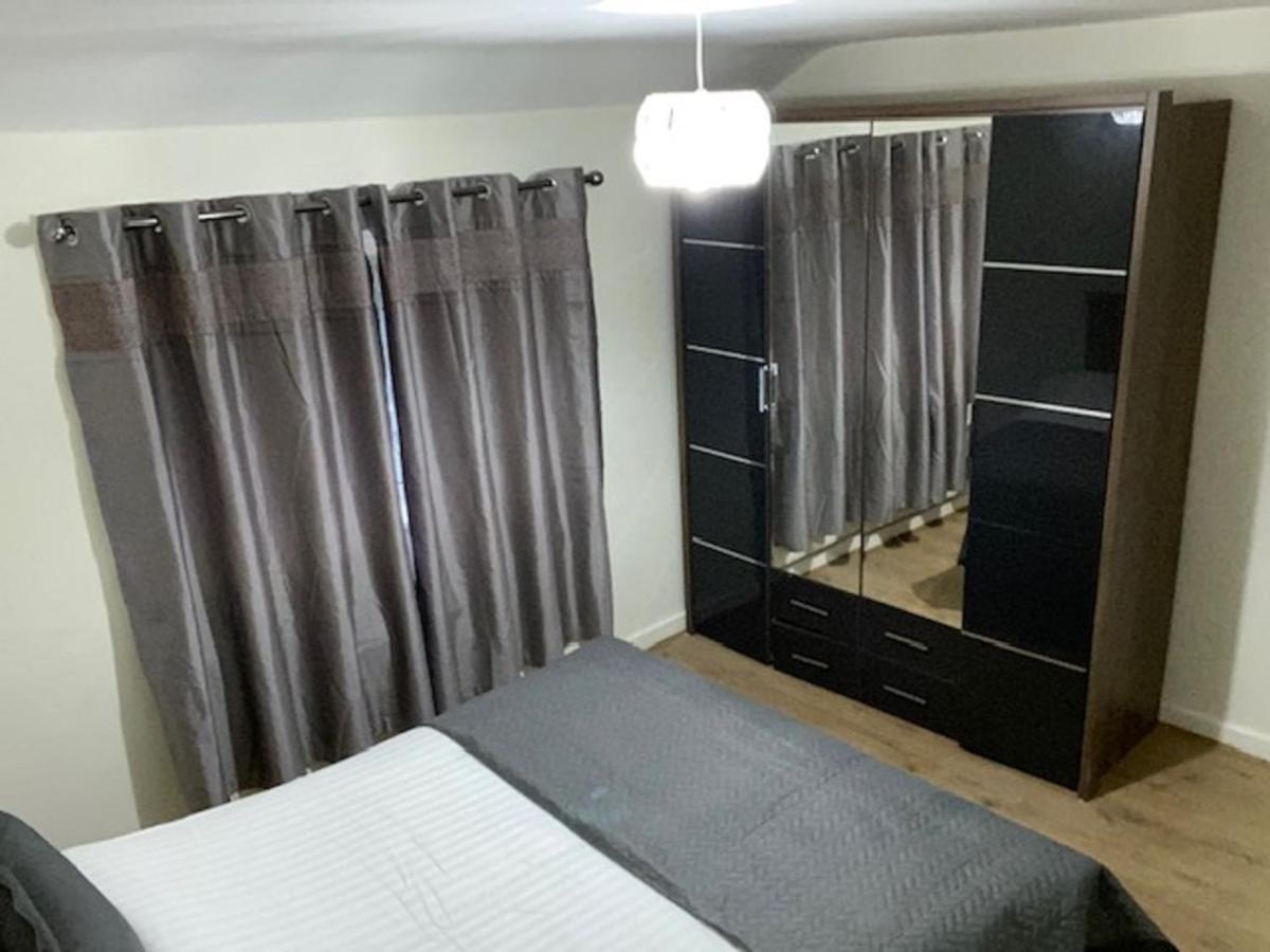 Ideal Abode Greenfields Villa Chester Bagian luar foto